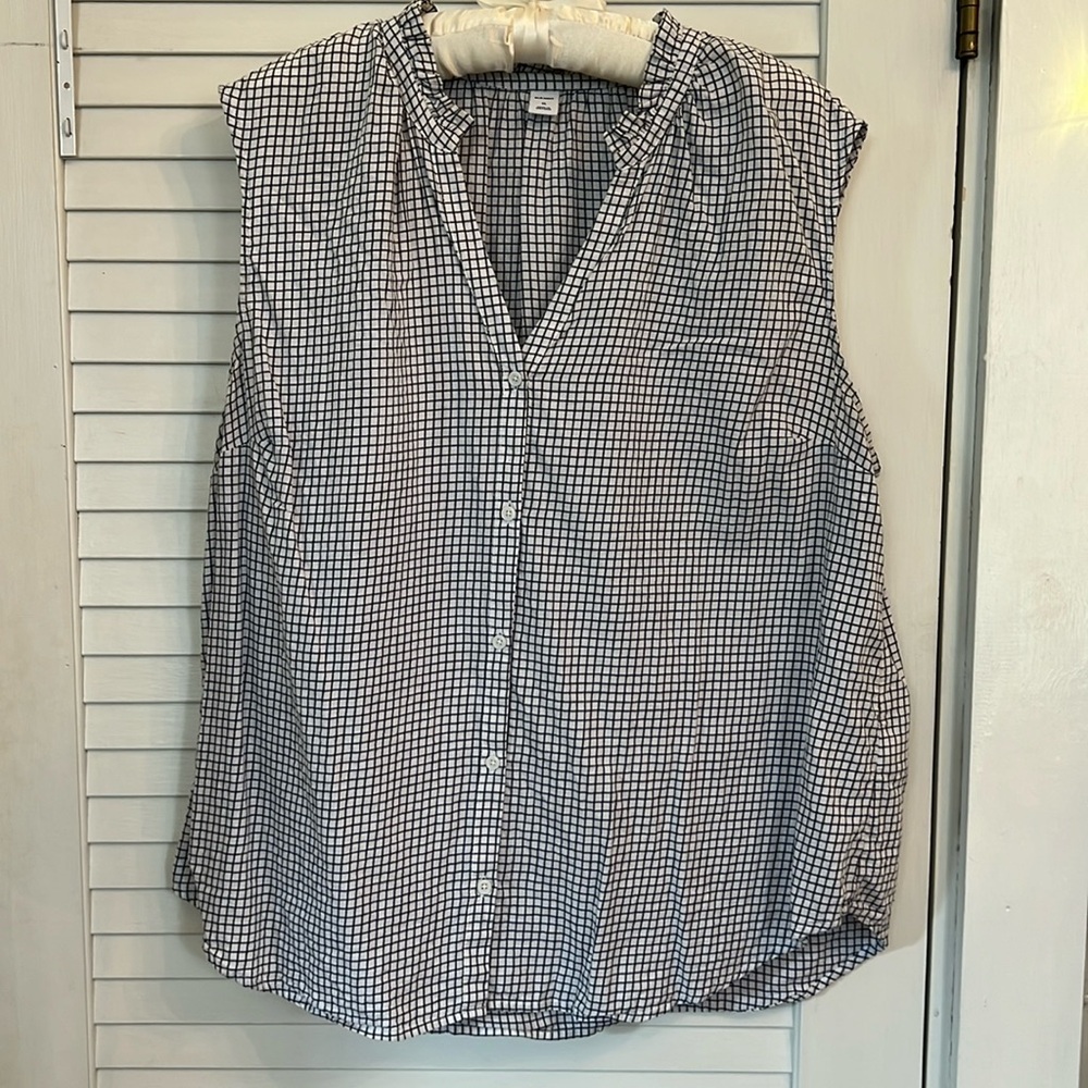 Old Navy XL women’s sleeveless blouse